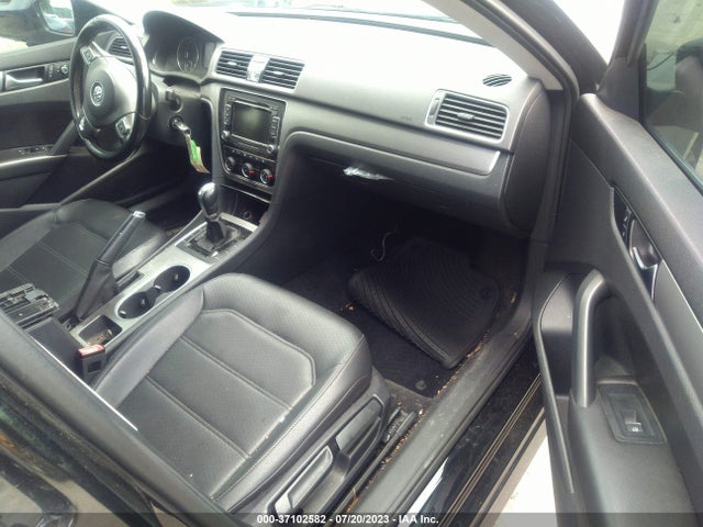 1VWBT7A37EC104571 Volkswagen Passat Se W/sunroof