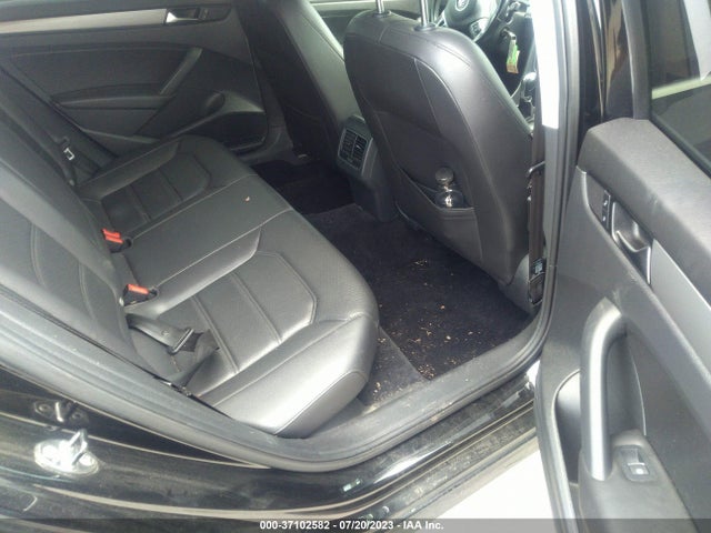 1VWBT7A37EC104571 Volkswagen Passat Se W/sunroof