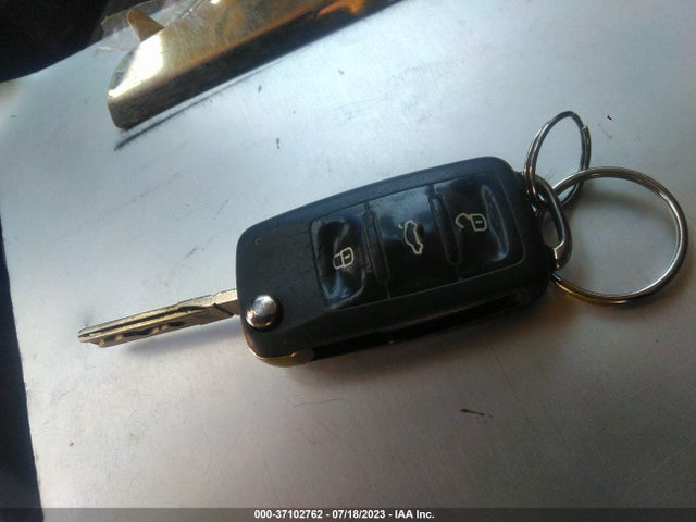 1VWAT7A36EC054726 Volkswagen Passat Wolfsburg Ed