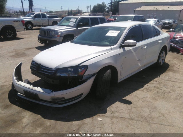 1VWAT7A36EC054726 Volkswagen Passat Wolfsburg Ed