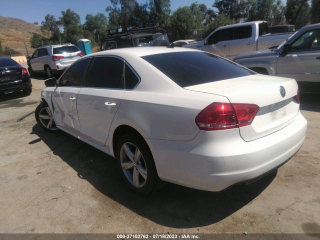 1VWAT7A36EC054726 Volkswagen Passat Wolfsburg Ed