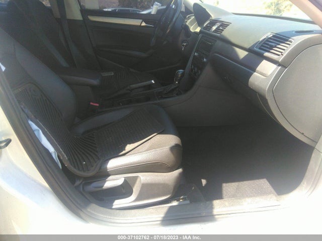1VWAT7A36EC054726 Volkswagen Passat Wolfsburg Ed