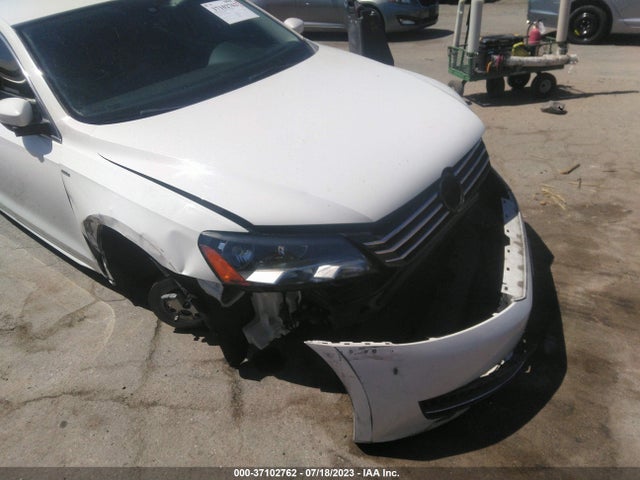 1VWAT7A36EC054726 Volkswagen Passat Wolfsburg Ed