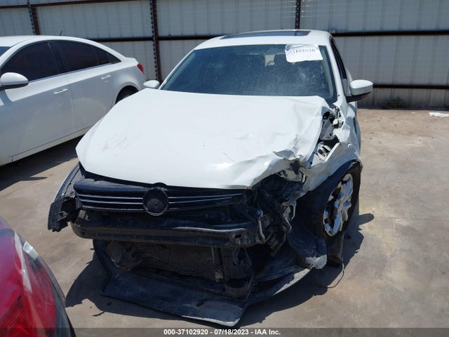 3VWB17AJ0EM432014 Volkswagen Jetta Sedan Se W/connectivity/sunroof
