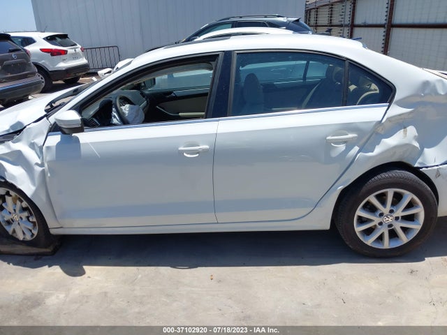 3VWB17AJ0EM432014 Volkswagen Jetta Sedan Se W/connectivity/sunroof