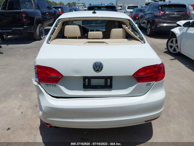 3VWB17AJ0EM432014 Volkswagen Jetta Sedan Se W/connectivity/sunroof