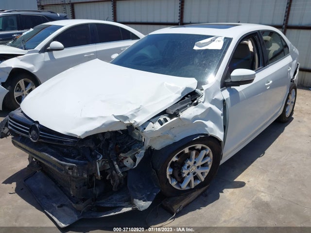 3VWB17AJ0EM432014 Volkswagen Jetta Sedan Se W/connectivity/sunroof