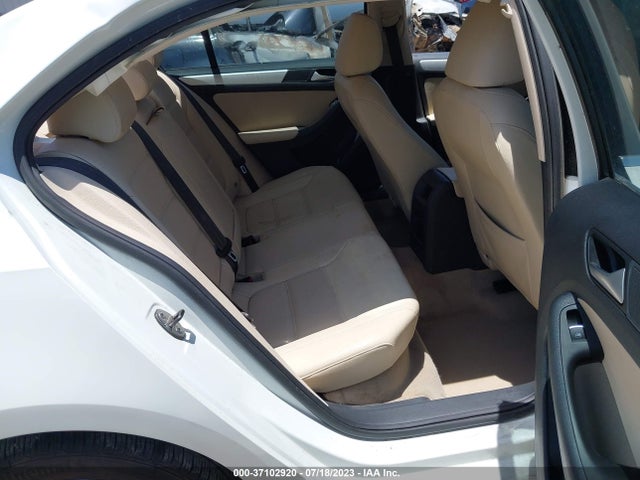 3VWB17AJ0EM432014 Volkswagen Jetta Sedan Se W/connectivity/sunroof