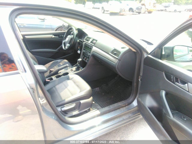 1VWAT7A36FC091051 Volkswagen Passat 1.8t Wolfsburg Ed