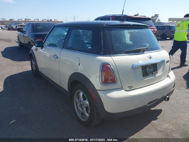 2010 MINI COOPER HARDTOP VIN: WMWMF3C56ATZ62082
