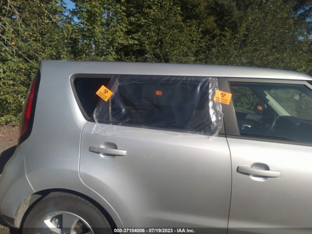 KNDJN2A26K7020698 KIA Soul Base