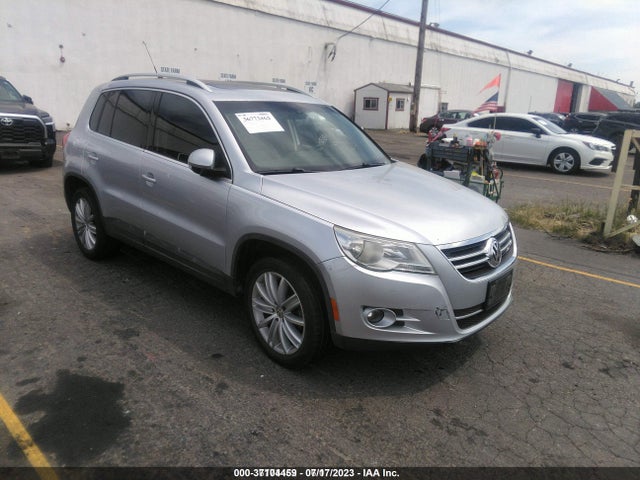 2011 VOLKSWAGEN TIGUAN SE W/SUNROOF & NAVI VIN: WVGAV7AX3BW536785