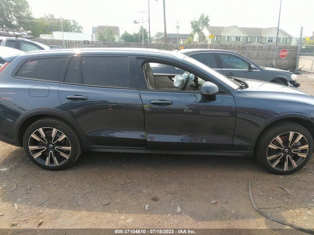 2021 Volvo V60, VIN: YV4102WK1M1073819