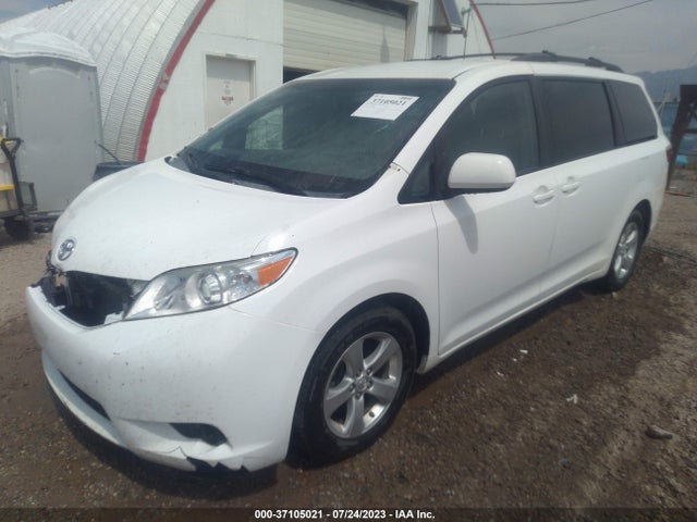 Toyota SIENNA LE 2015 5TDKK3DC3FS606472 Image 2