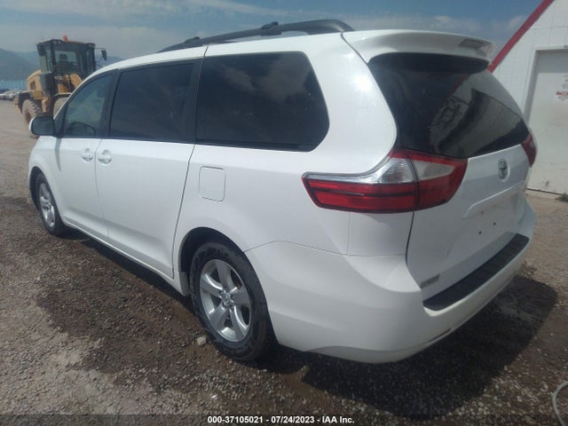 Toyota SIENNA LE 2015 5TDKK3DC3FS606472 Image 3