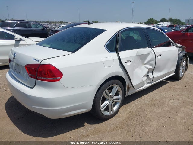 1VWBV7A38FC021212 Volkswagen Passat 2.0l Tdi Se W/sunroof