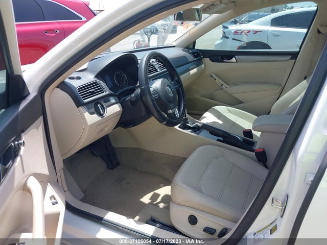1VWBV7A38FC021212 Volkswagen Passat 2.0l Tdi Se W/sunroof