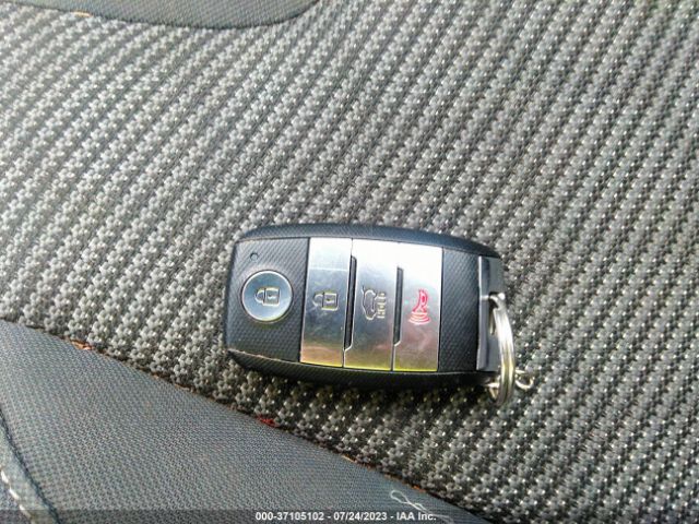 KNDCB3LC1K5250397 KIA NIRO LX