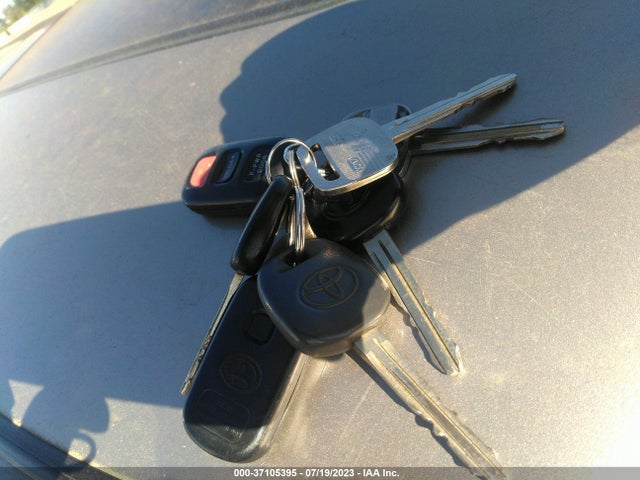2001 TOYOTA SIENNA LE/XLE VIN: 4T3ZF13C51U405186