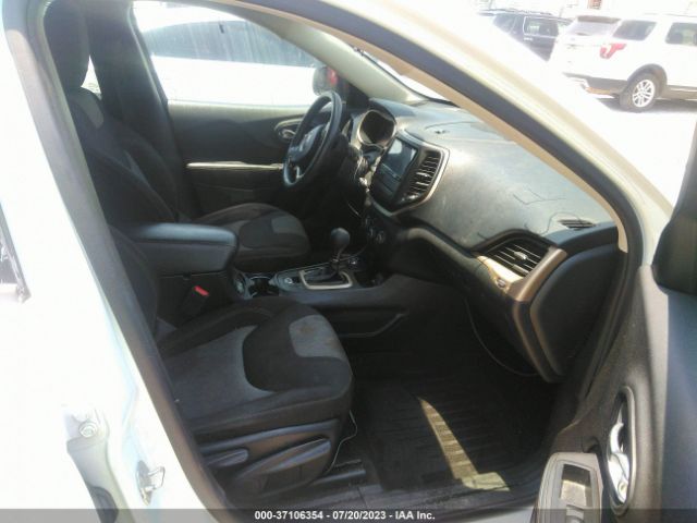 1C4PJMAB8GW349899 Jeep Cherokee Sport