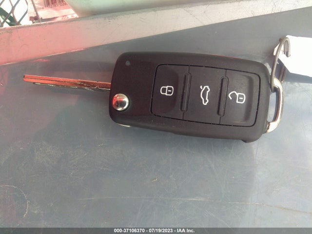 1VWAS7A3XGC060924 Volkswagen Passat 1.8t S