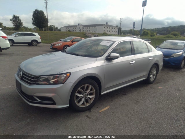 1VWAS7A3XGC060924 Volkswagen Passat 1.8t S