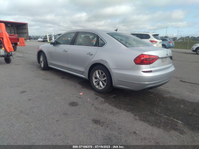1VWAS7A3XGC060924 Volkswagen Passat 1.8t S