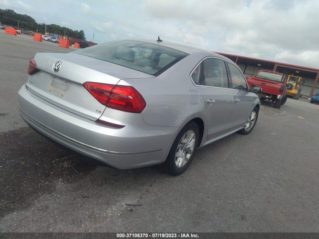 1VWAS7A3XGC060924 Volkswagen Passat 1.8t S