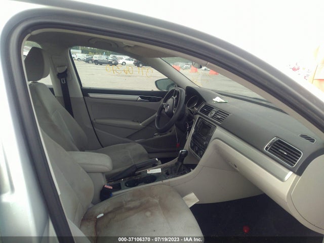 1VWAS7A3XGC060924 Volkswagen Passat 1.8t S
