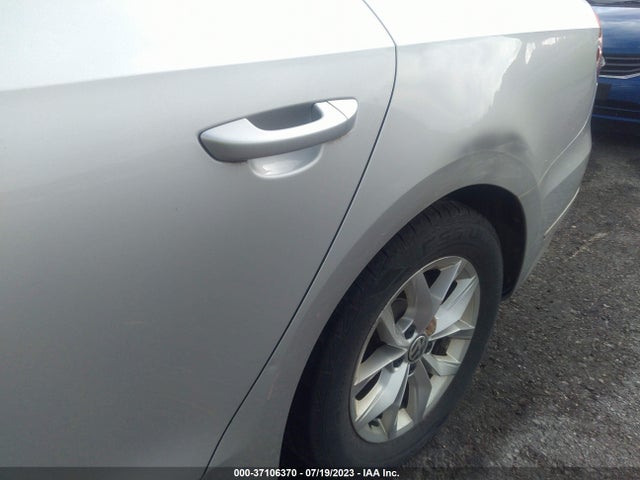 1VWAS7A3XGC060924 Volkswagen Passat 1.8t S