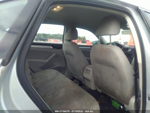 1VWAS7A3XGC060924 Volkswagen Passat 1.8t S