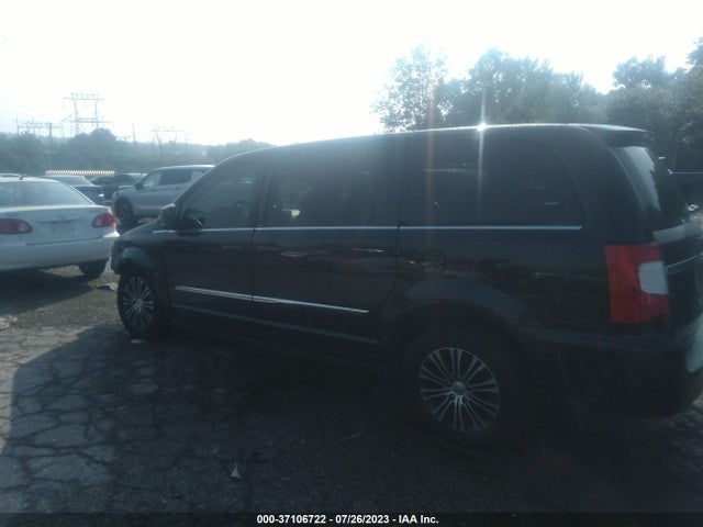 2C4RC1HG1ER197912 Chrysler Town & Country S