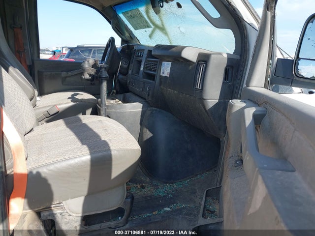 Chevrolet EXPRESS CARGO VAN 2017 1GCWGAF13H1322391 Image 11