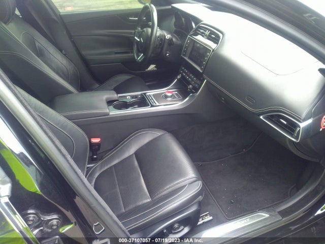 2017 JAGUAR XE SAJAF4BV0HA967749 Photo 4