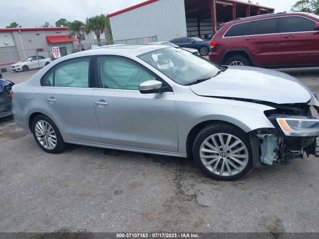 3VWL17AJ2GM224384 Volkswagen Jetta Sedan 1.8t Sel