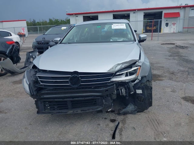 3VWL17AJ2GM224384 Volkswagen Jetta Sedan 1.8t Sel