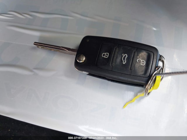 1VWBT7A33FC068850 Volkswagen Passat 1.8t Se W/sunroof & Nav