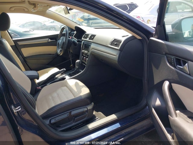 1VWBT7A33FC068850 Volkswagen Passat 1.8t Se W/sunroof & Nav