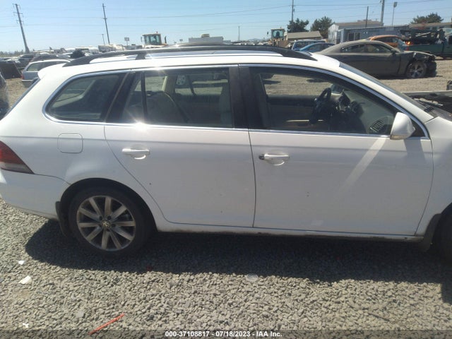 2013 VOLKSWAGEN JETTA SPORTWAGEN TDI W/SUNROOF & NAV VIN: 3VWML7AJ2DM653812
