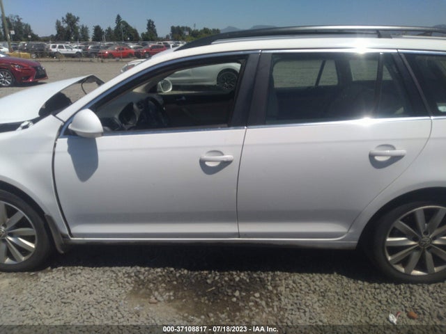 2013 VOLKSWAGEN JETTA SPORTWAGEN TDI W/SUNROOF & NAV VIN: 3VWML7AJ2DM653812