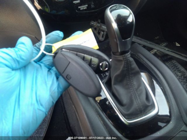 JN8AT2MT2LW017528 Nissan ROGUE SV