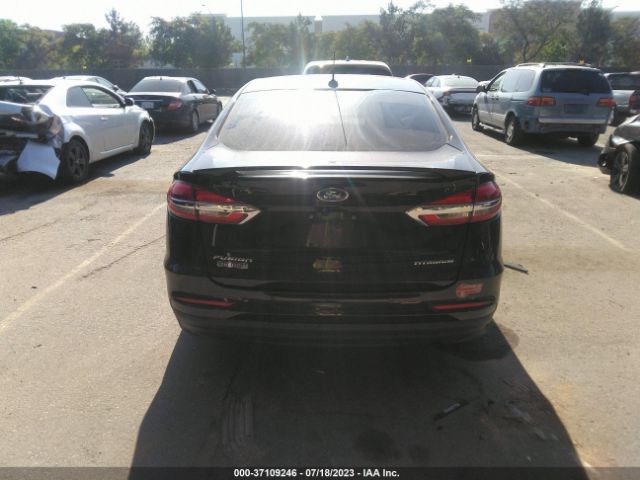 3FA6P0SU3KR114928 Ford Fusion Energi Titanium