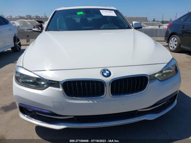 WBA8B9C5XHK676090 BMW 330I