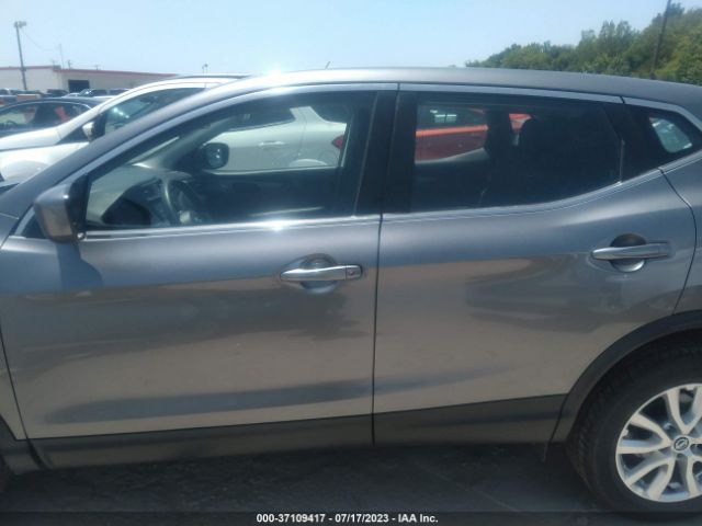 JN1BJ1AW1MW436747 Nissan Rogue Sport S