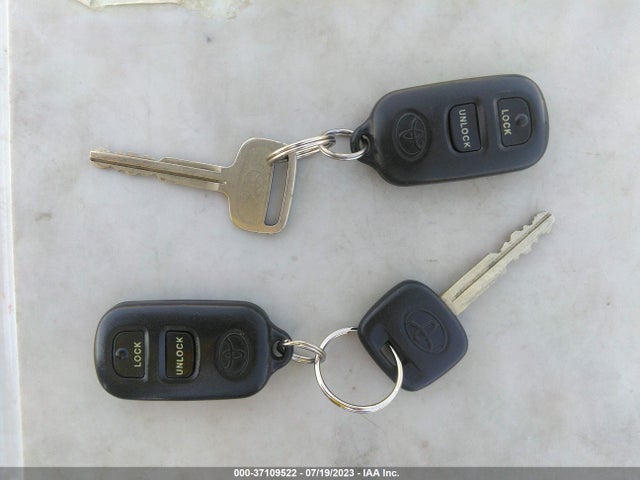 2003 TOYOTA COROLLA LE VIN: JTDBR32E932015727