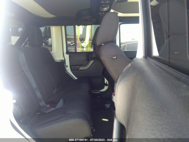 1C4HJWDG9EL235366 Jeep Wrangler Unlimited Sport