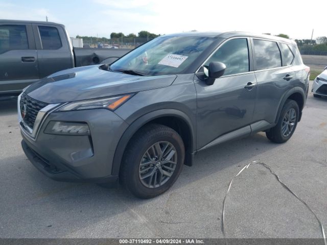 5N1AT3AA8MC810805 Nissan Rogue S Fwd