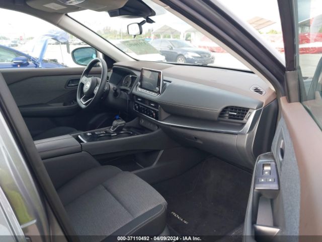 5N1AT3AA8MC810805 Nissan Rogue S Fwd