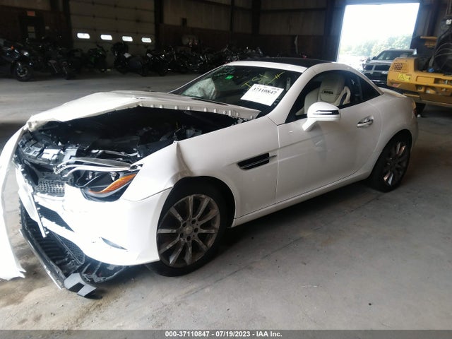 2017 Mercedes-Benz SLK-Class, VIN: WDDPK3JA2HF135013