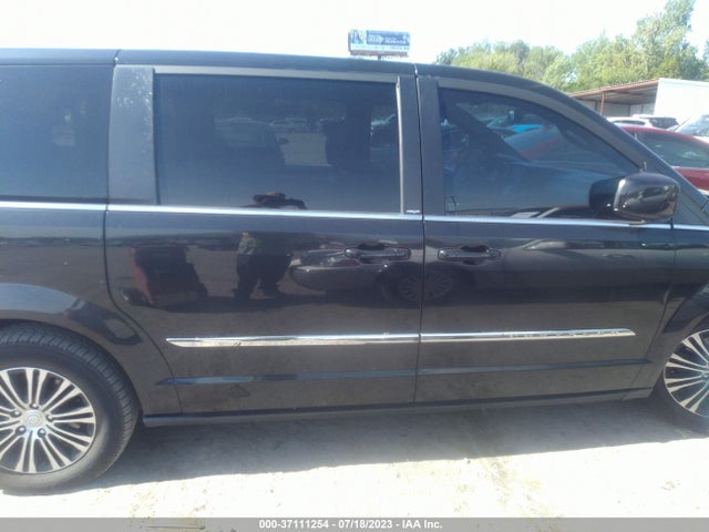 2C4RC1HG2ER174445 Chrysler Town & Country S